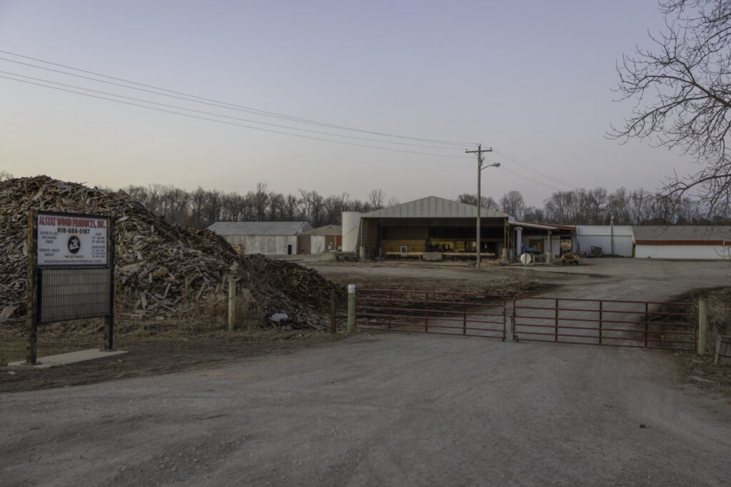 ICE agents detain five men on their way to work at a Du Quoin sawmill