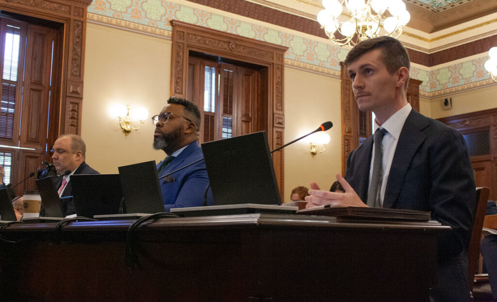 Lawmakers take step to incentivize Bears to stay in Illinois