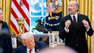 White House stands behind Commerce Secretary amid Epstein disclosures